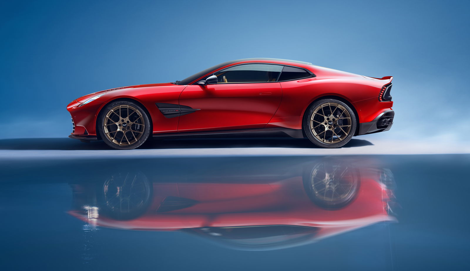 Aston Martin Vanquish - side